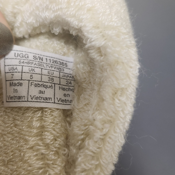 UGG Fuzz Sugar Terry Cross Slides Banana Pudding Sz 7. Excellent Condition - Picture 10 of 11